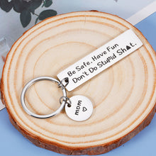 Load image into Gallery viewer, Teen Boys Girls Gift Ideas Don't Do Stupid Keychain Valentine's Day Birthday Christmas Gifts for Son Daughter from Mom Inspirational Graduation Gifts for Teenager Teens Stocking Stuffer Gag Gifts