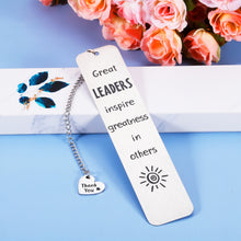Load image into Gallery viewer, 2022 Graduation Gifts Back to School Keychain for Him Her Middle High School College Students Class of 2022 Senior Grad PHD Master Graduates Inspirational Gifts for Women Men Boy Girl Son Daughter