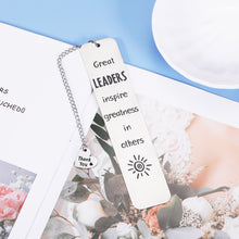 Load image into Gallery viewer, 2022 Graduation Gifts Back to School Keychain for Him Her Middle High School College Students Class of 2022 Senior Grad PHD Master Graduates Inspirational Gifts for Women Men Boy Girl Son Daughter