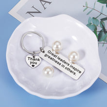Load image into Gallery viewer, Thank You Gifts for Leaders Boss Women Men Keychain for Christmas Birthday Gift for Leader Supervisor PM Mentor Retirement Farewell Jewelry Coworker Present Great Leaders Inspire Greatness in Others